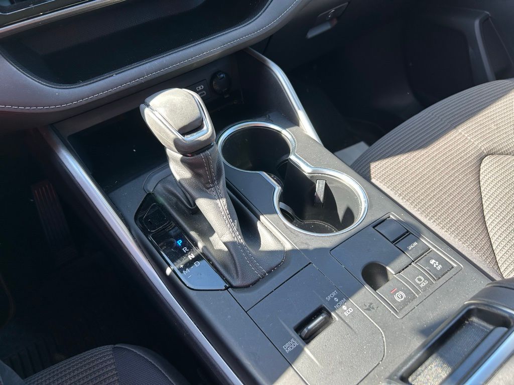 Thumbnail: 2023 Toyota Highlander - 28