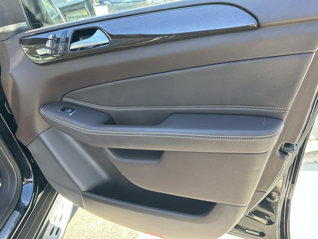 Thumbnail: 2018 Mercedes-Benz GLE - 19