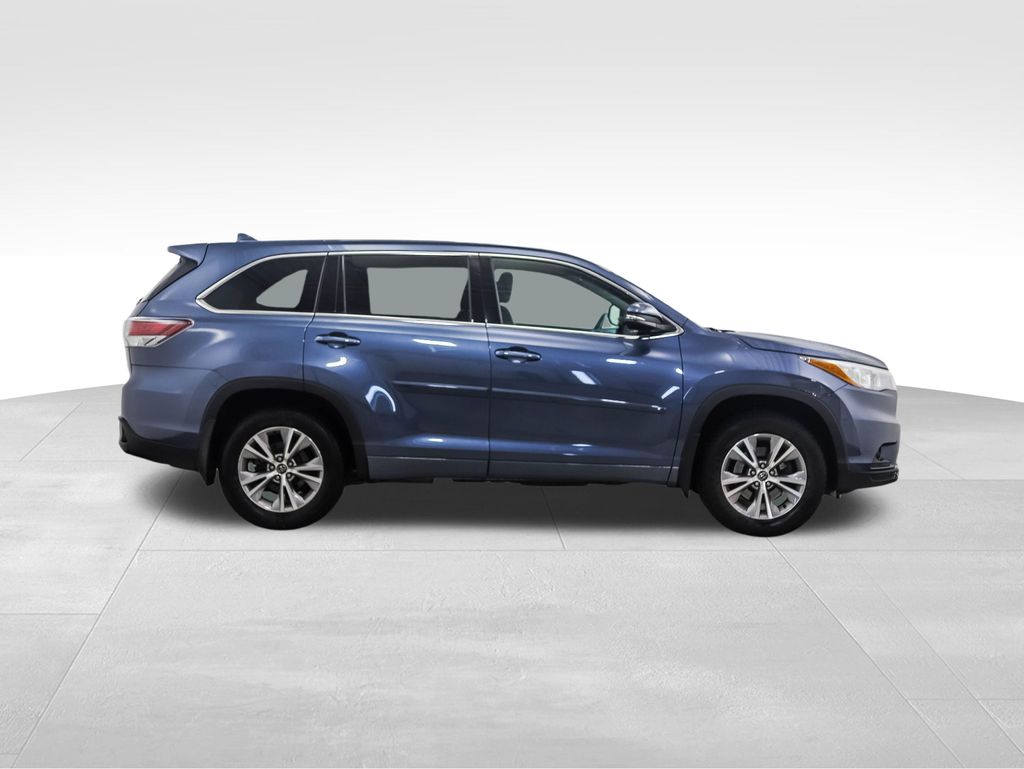 Thumbnail: 2016 Toyota Highlander - 6