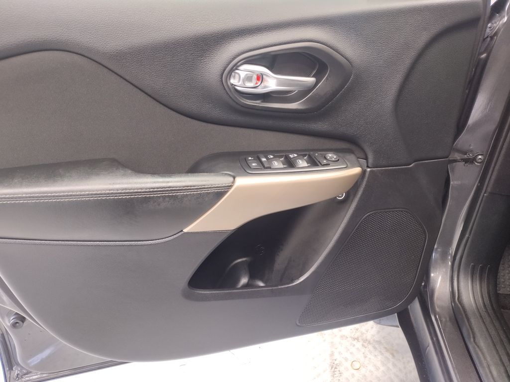 2017 Jeep Cherokee Sport