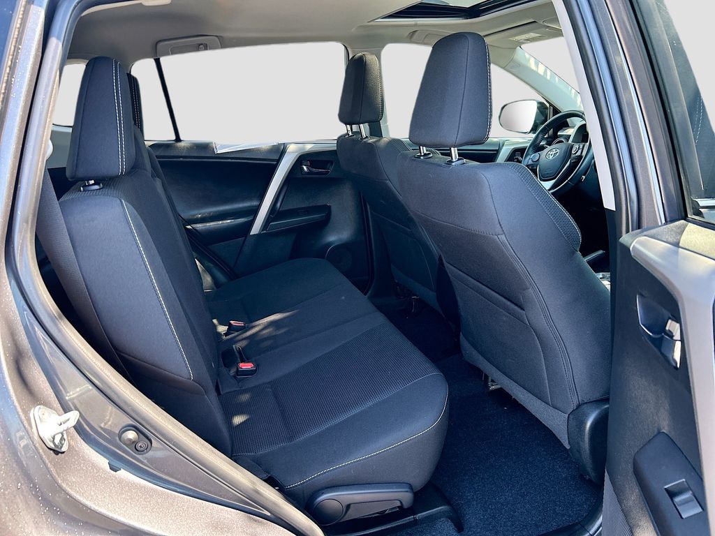 Thumbnail: 2017 Toyota RAV4 - 25