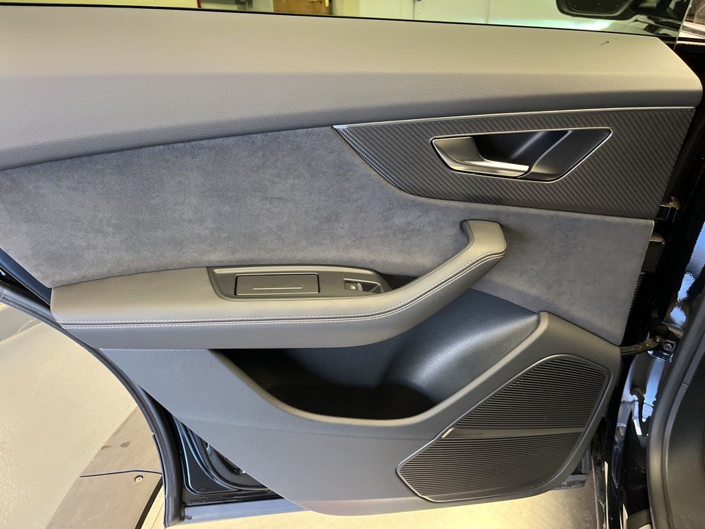 Thumbnail: 2024 Audi SQ8 - 23