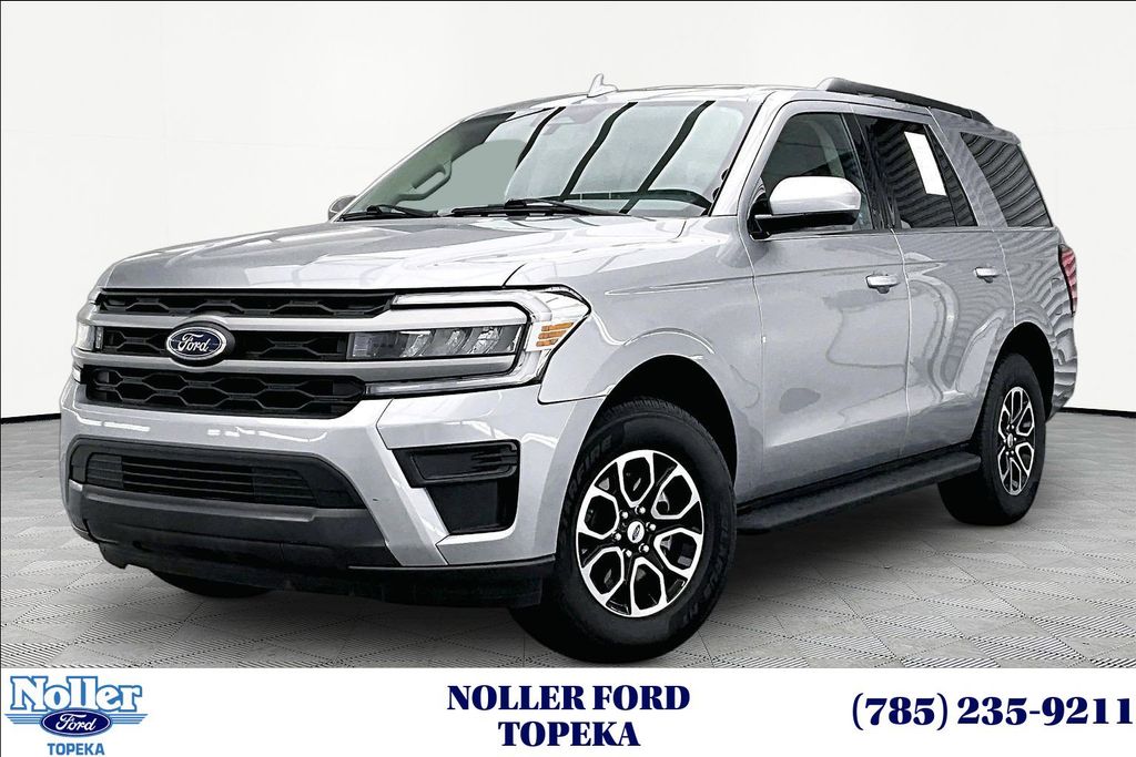 Silver Metallic 2024 Ford Expedition XLT 4WD SUV / Crossover Four-Wheel Drive Automatic