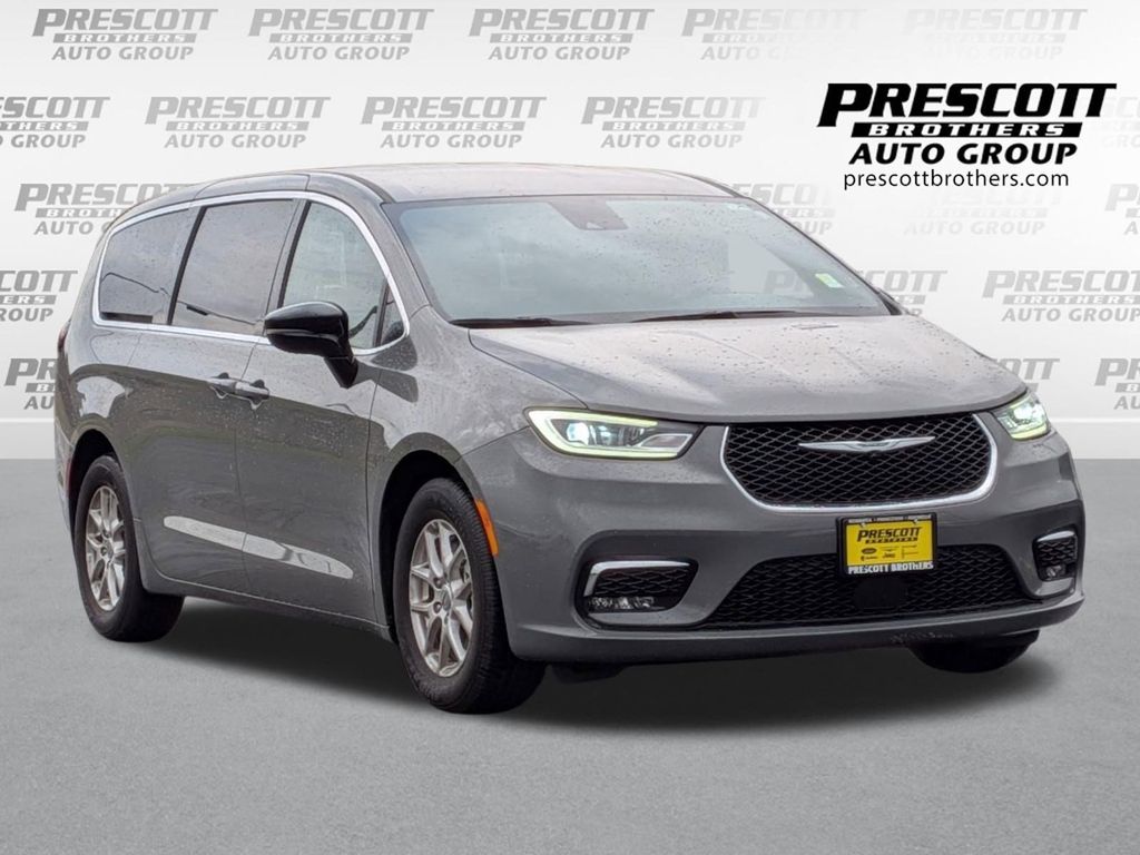 Ceramic Gray Clearcoat 2025 Chrysler Pacifica Select FWD Minivan Front-Wheel Drive 9-Speed Automatic