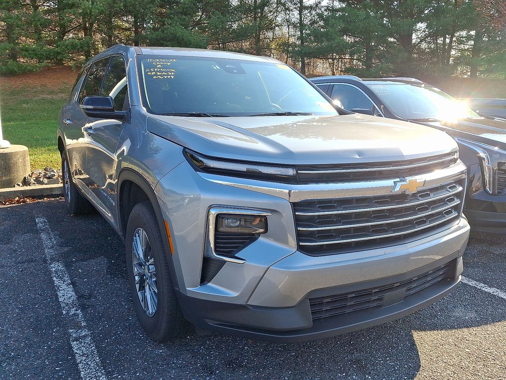 Thumbnail: 2025 Chevrolet Traverse - 3