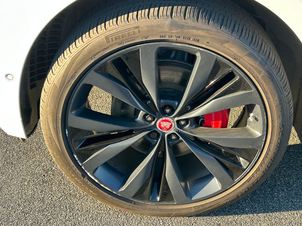 Thumbnail: 2019 Jaguar F-Pace - 9