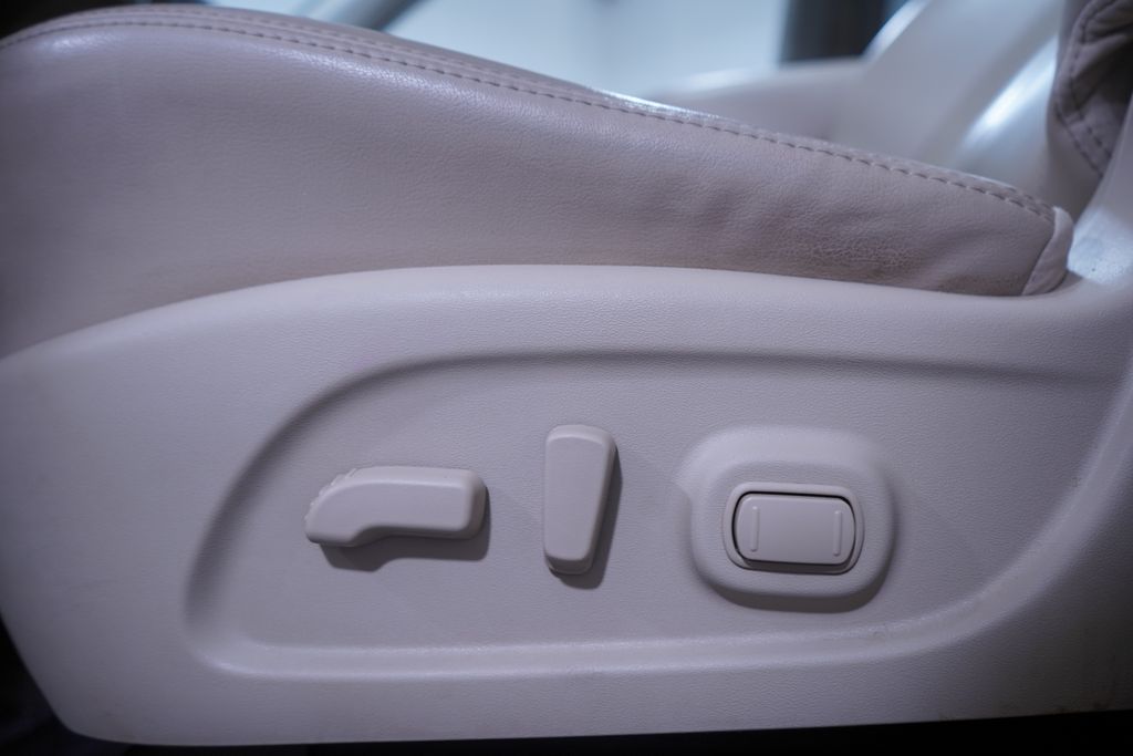 2019 Nissan Pathfinder Platinum 19