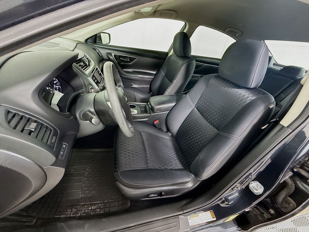 Thumbnail: 2017 Nissan Altima - 19