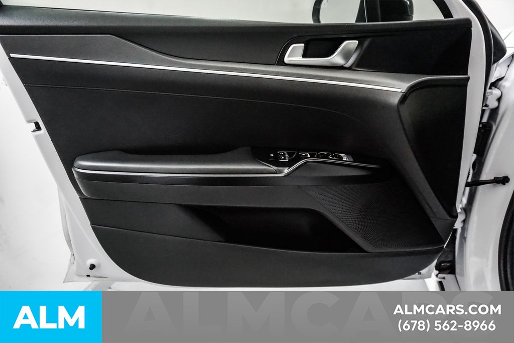 Used 2022 White Kia GT-Line image 44