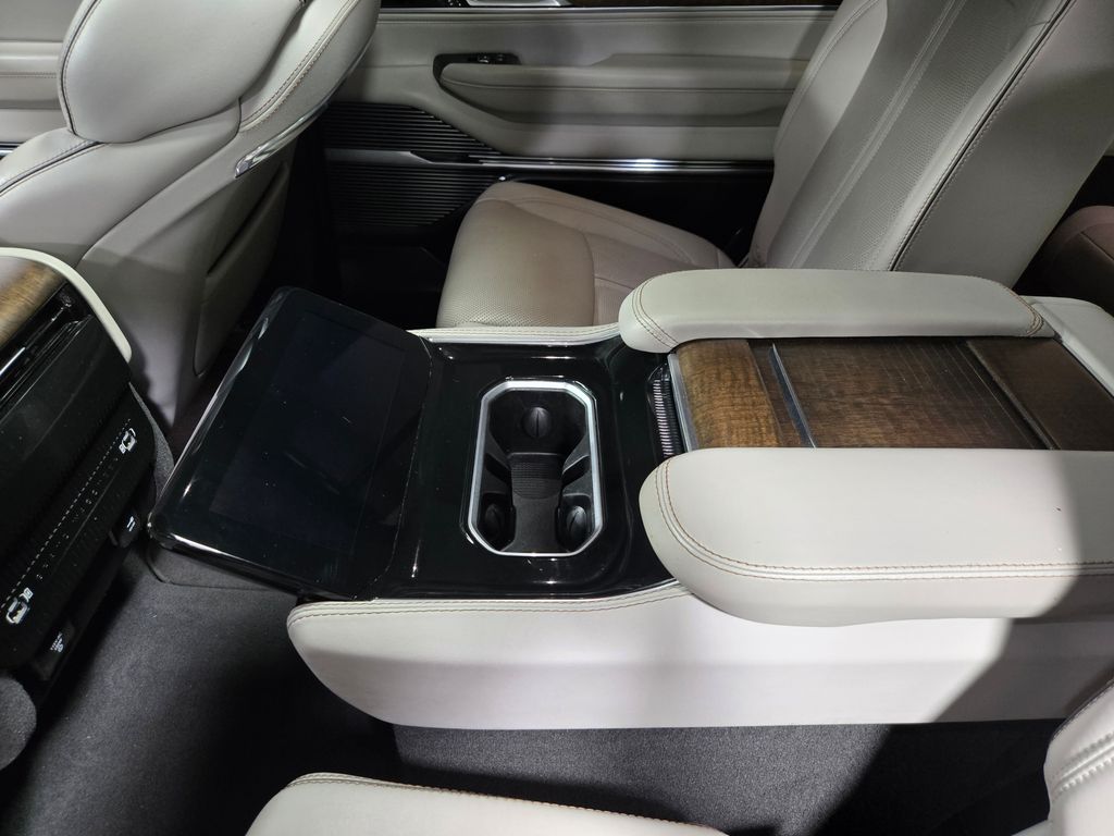 2022 Jeep Grand Wagoneer Series II - Photo 36