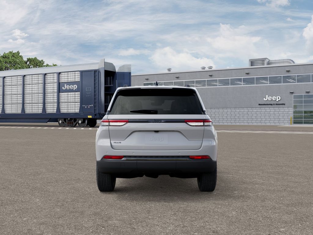 New 2025 White Jeep Altitude X image 7