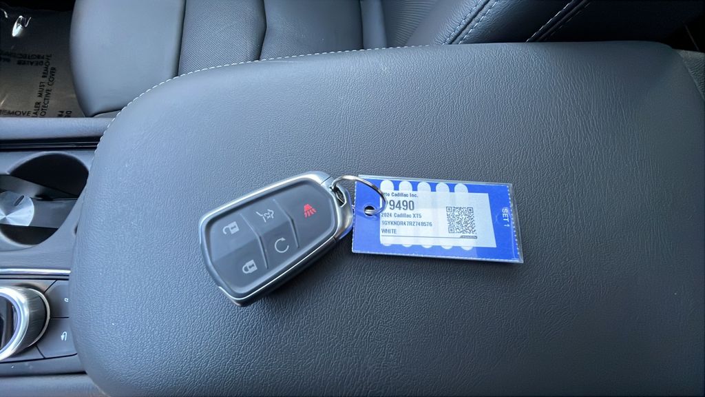 used 2024 Cadillac XT5 car, priced at $42,700