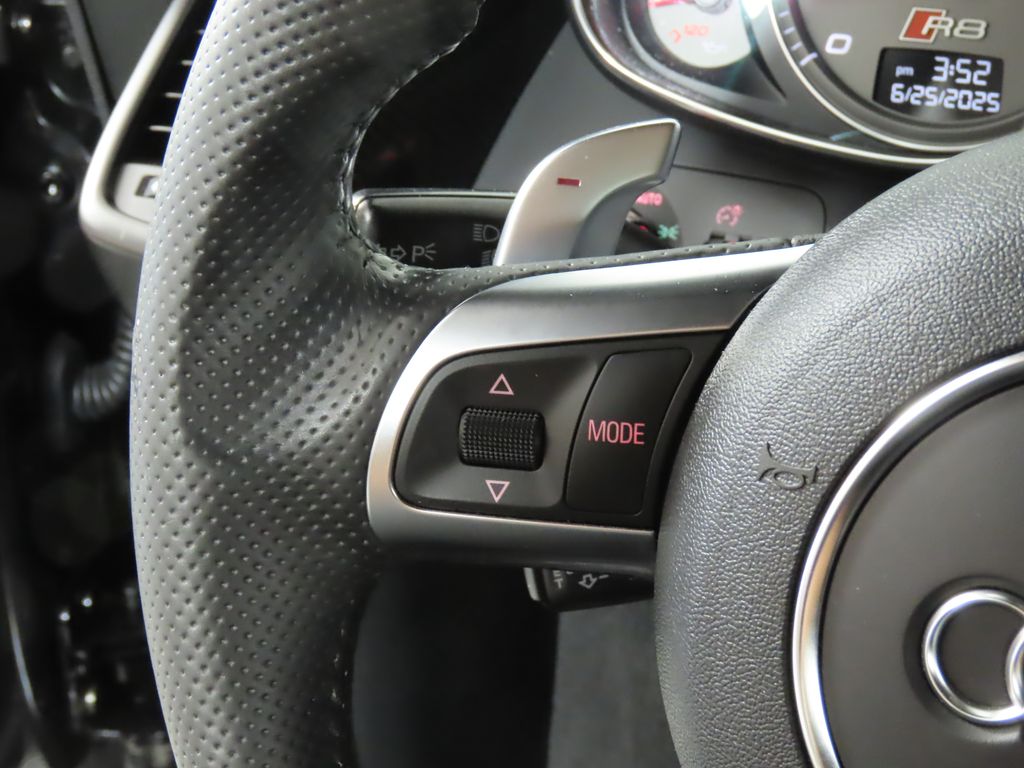 Thumbnail: 2014 Audi R8 - 15
