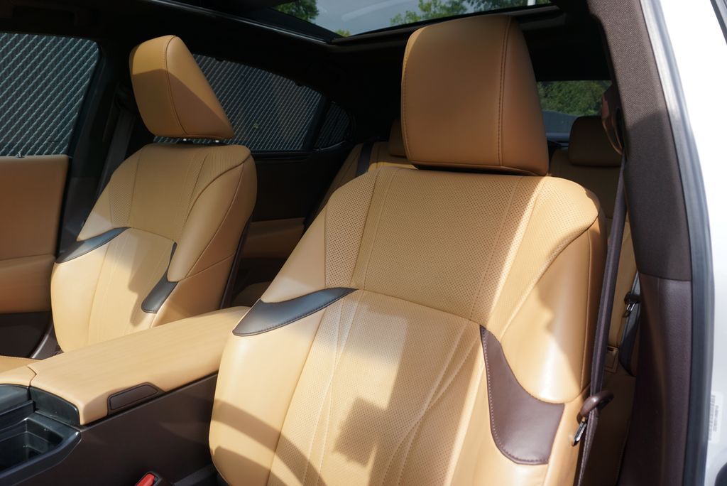 Thumbnail: 2019 Lexus ES - 11