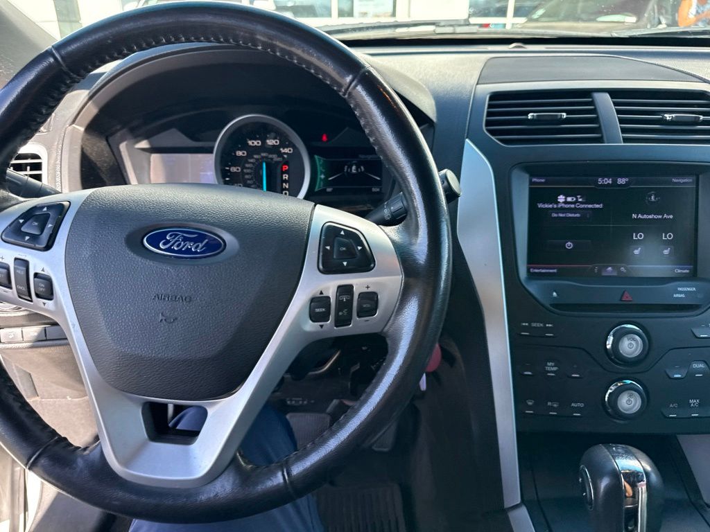Thumbnail: 2013 Ford Explorer - 9