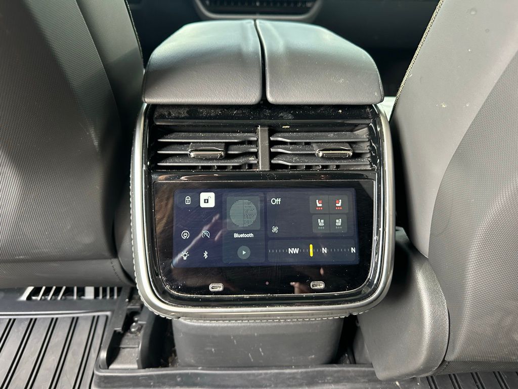 Thumbnail: 2025 Rivian R1S - 30