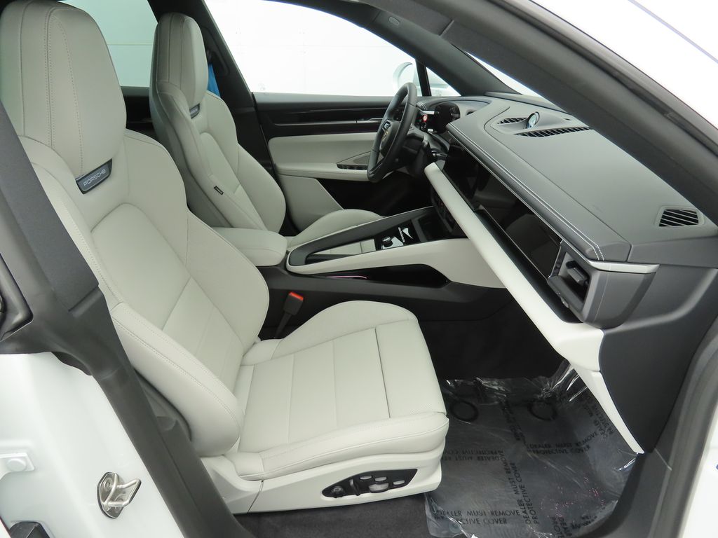 Thumbnail: 2025 Porsche Macan - 22