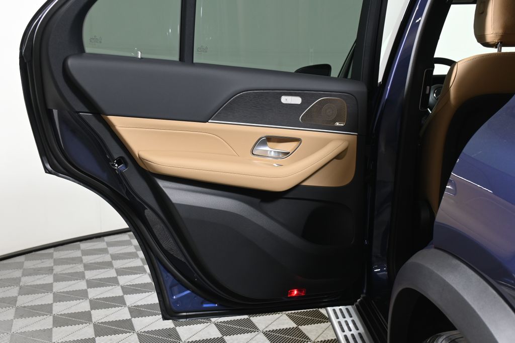 Thumbnail: 2026 Mercedes-Benz GLE - 26