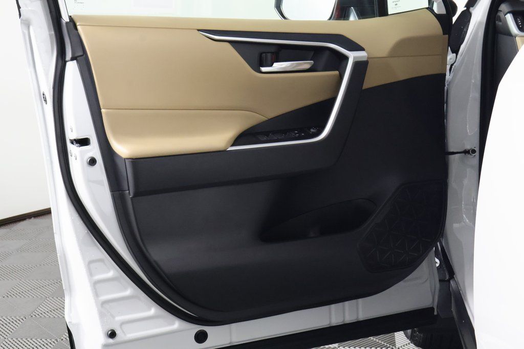 Thumbnail: 2025 Toyota RAV4 - 7