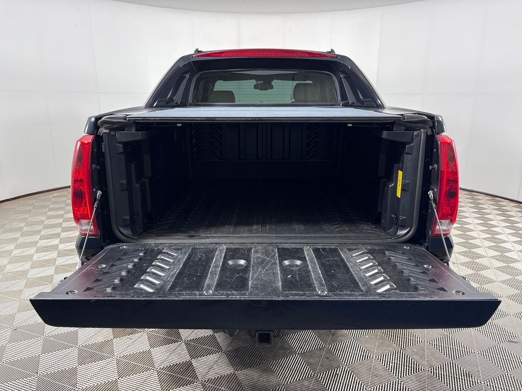Used 2007 Black Cadillac Base image 25