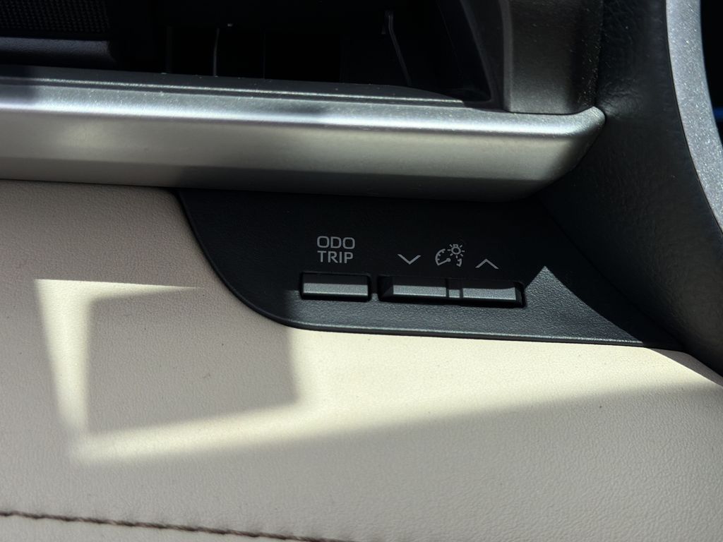 Used 2022 Toyota Highlander Hybrid SUV