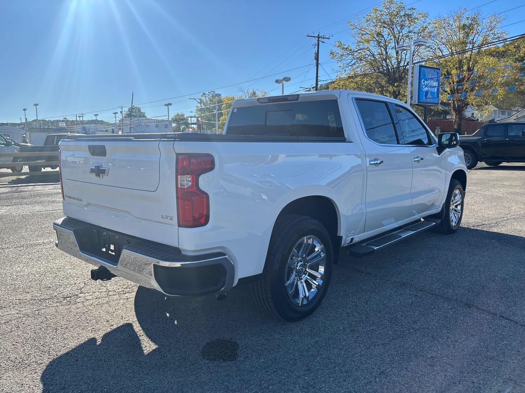 View vehicle photo 6