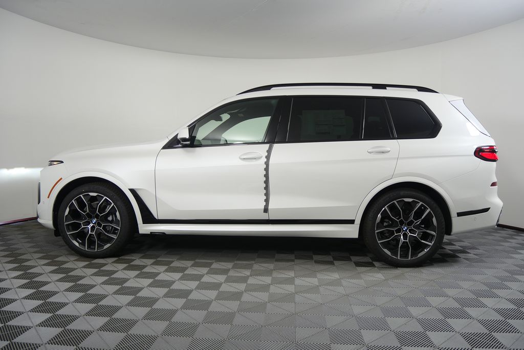 Thumbnail: 2026 BMW X7 - 6