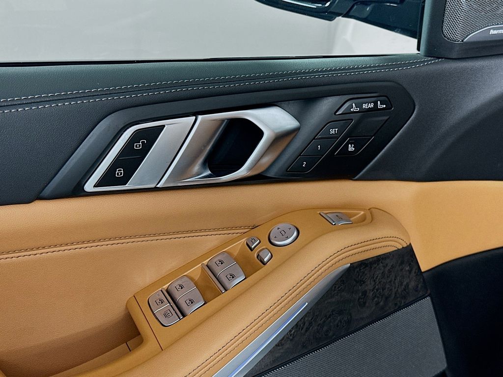 Thumbnail: 2023 BMW X7 - 18