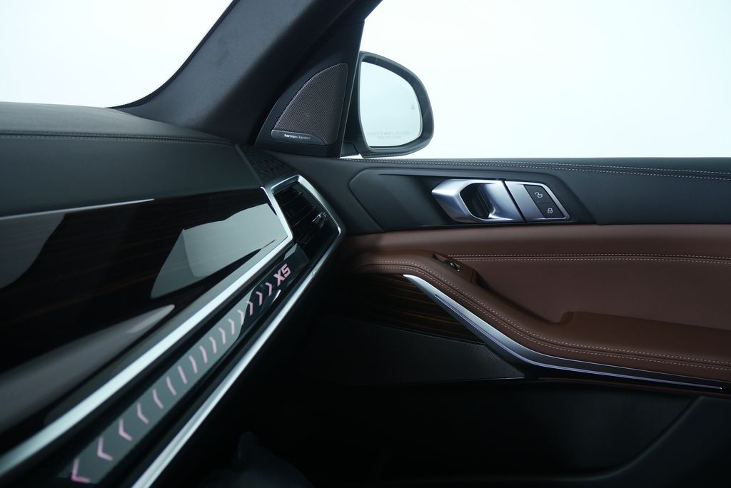 Thumbnail: 2026 BMW X5 - 25