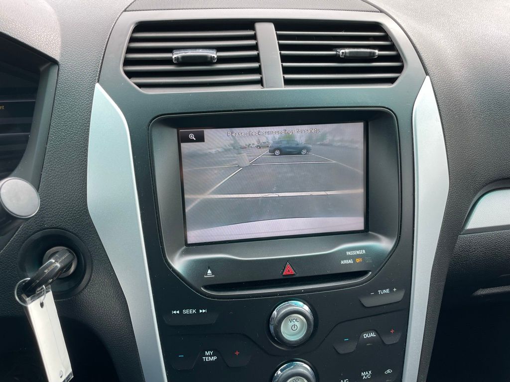 Thumbnail: 2015 Ford Explorer - 17