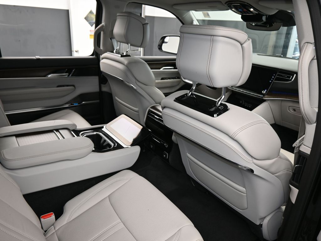 Used 2024 Diamond Black Crystal Pearlcoat Jeep Base image 54