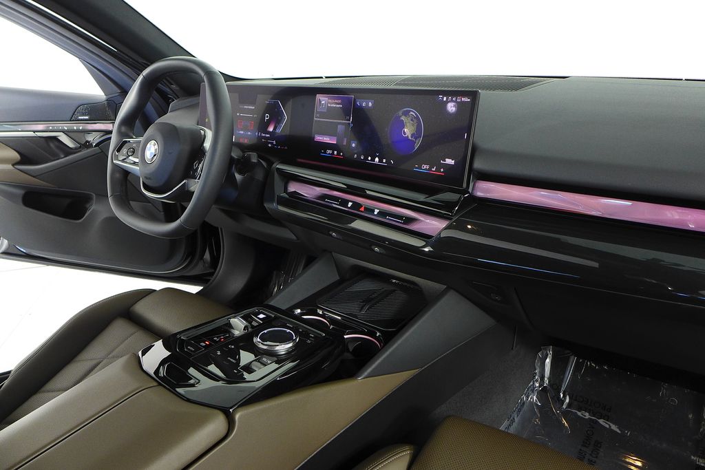 Thumbnail: 2024 BMW 5 Series - 13