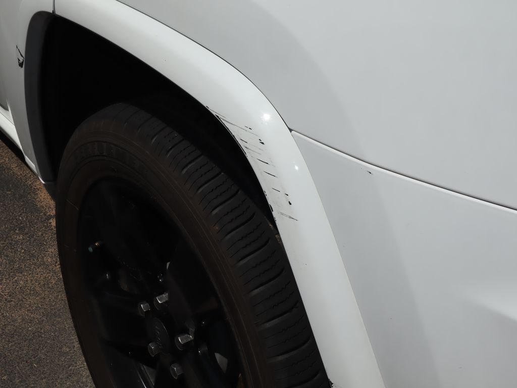 Thumbnail: 2015 Jeep Grand Cherokee - 24