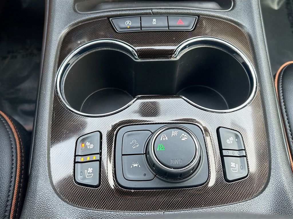 Used 2023 White GMC AT4 image 21