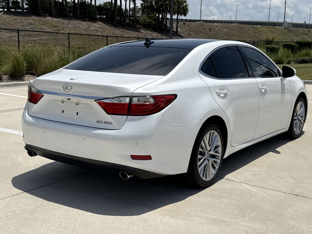 Thumbnail: 2015 Lexus ES - 11