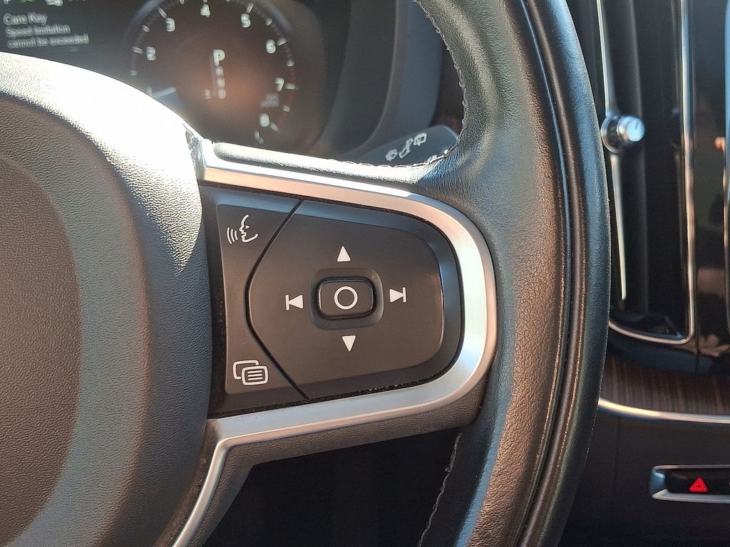 Thumbnail: 2021 Volvo XC60 - 23