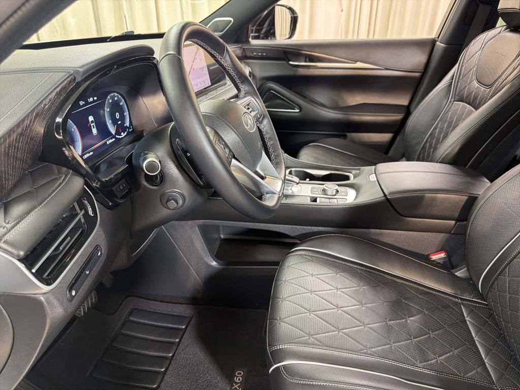 Used 2025 Black INFINITI Autograph image 25