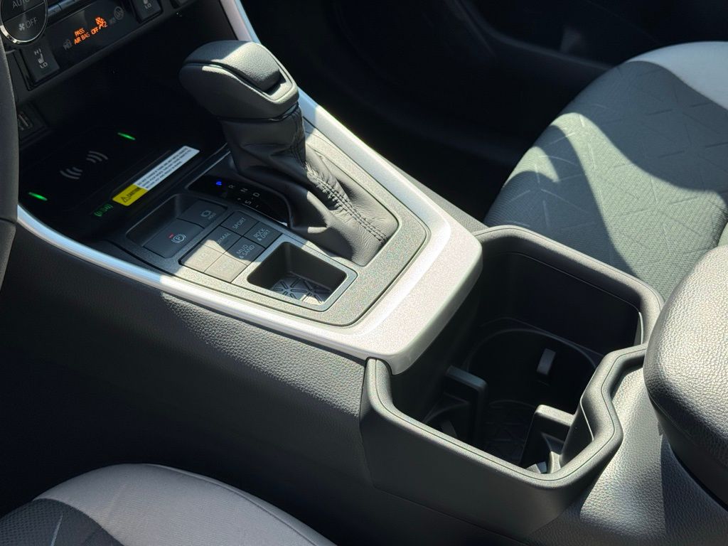 2025 Toyota RAV4 XLE photo 13