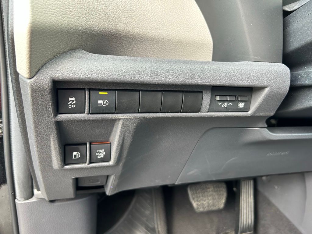 Thumbnail: 2024 Toyota Sienna - 18