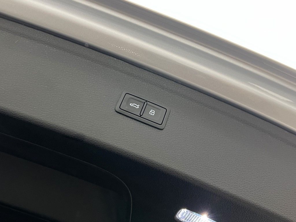 Thumbnail: 2023 Audi Q5 - 11