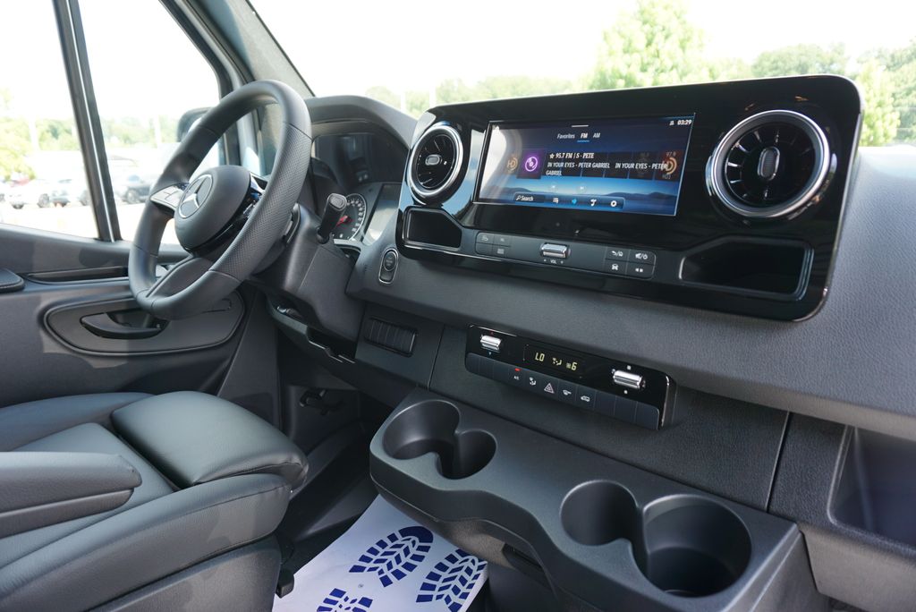 Thumbnail: 2025 Mercedes-Benz Sprinter - 9