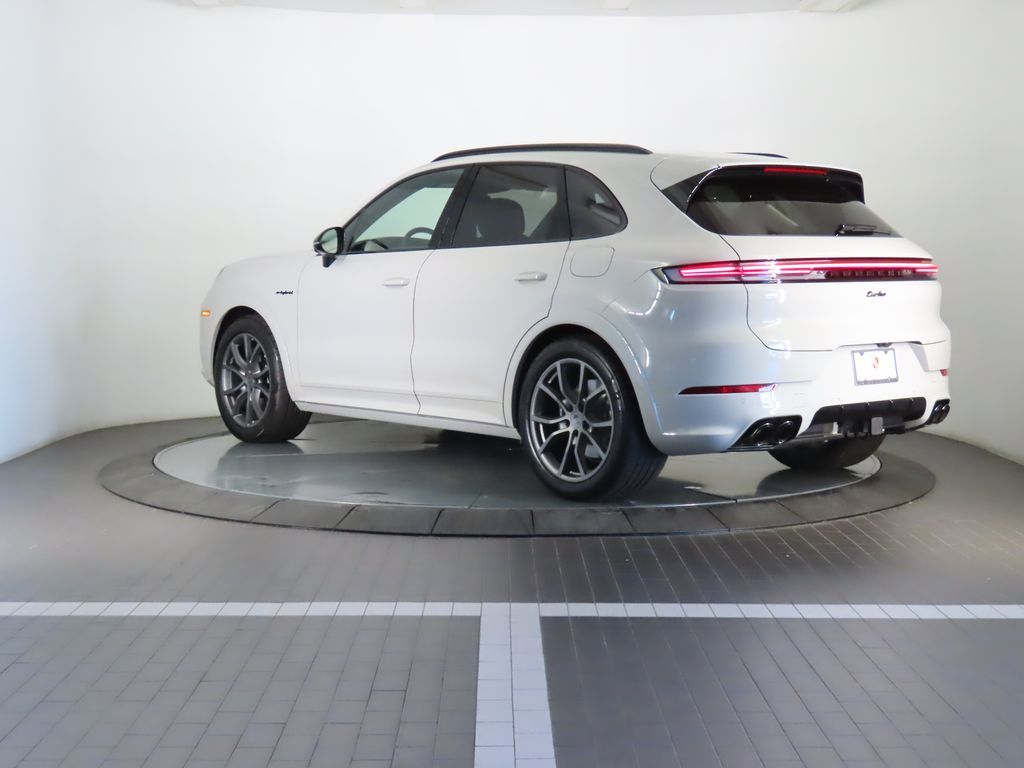 Thumbnail: 2025 Porsche Cayenne - 3