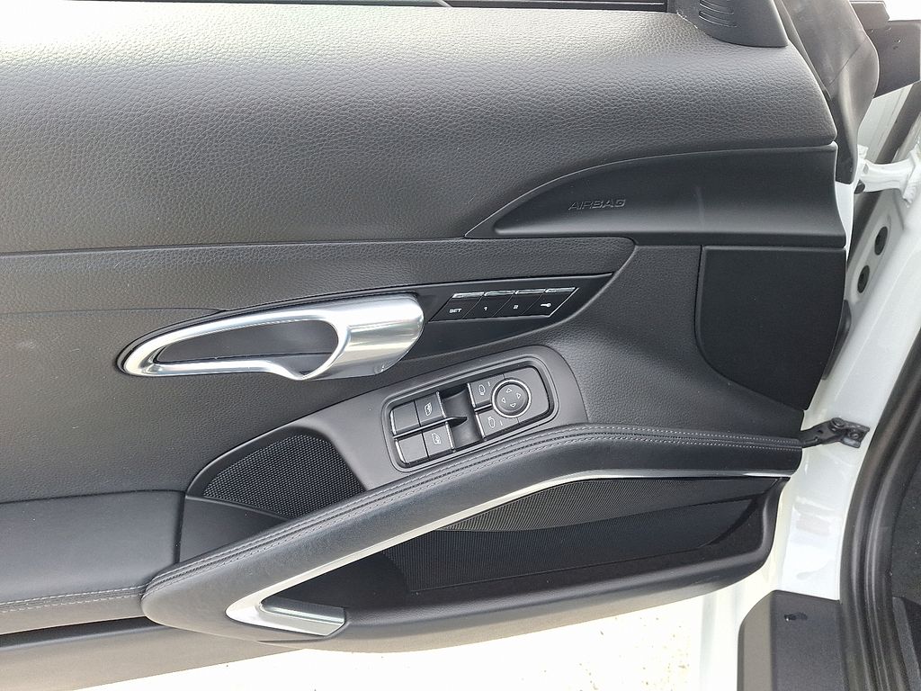 Thumbnail: 2017 Porsche 911 - 15