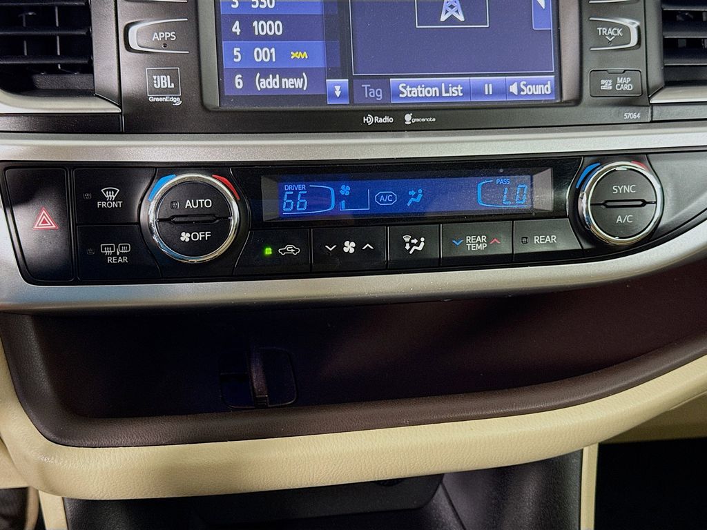 Thumbnail: 2015 Toyota Highlander - 15