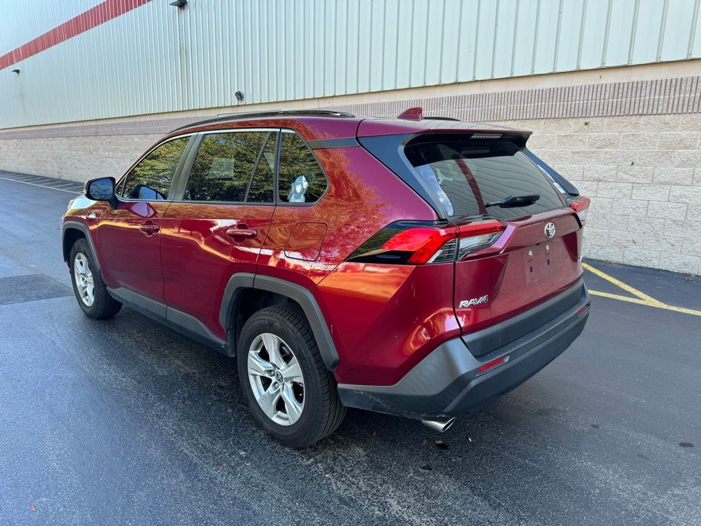 2021 Toyota RAV4 XLE 3