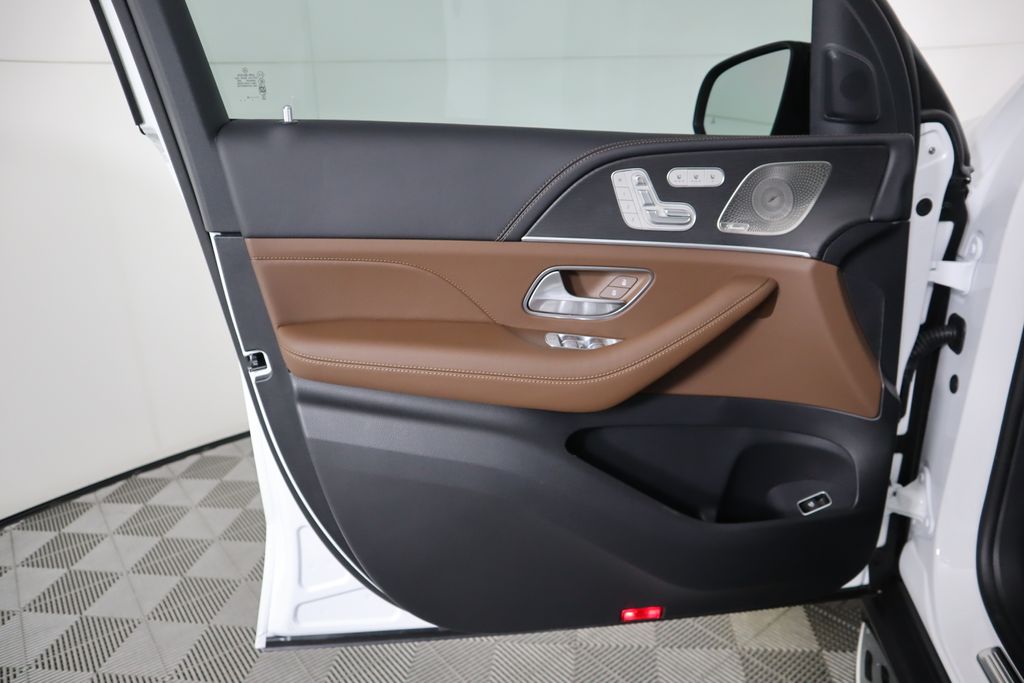 2025 Mercedes-Benz GLS 580 26