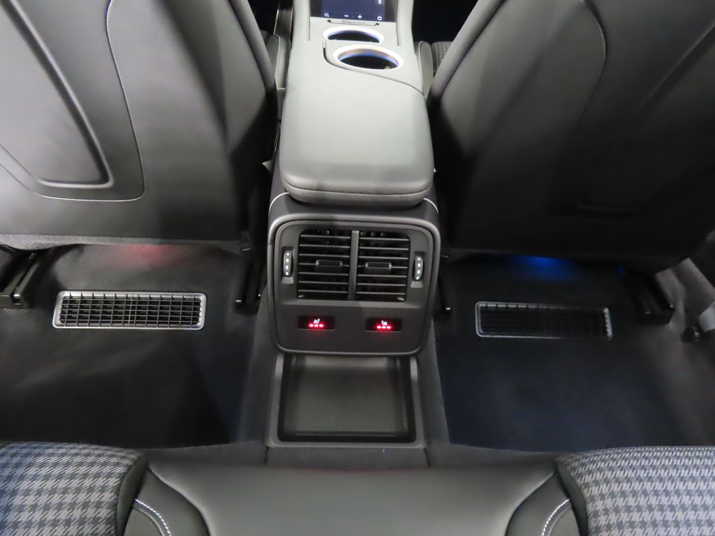 Thumbnail: 2025 Porsche Taycan - 30