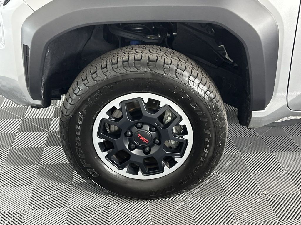 2024 Toyota Tacoma TRD Off-Road 9