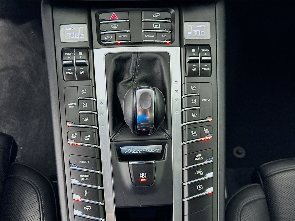 Thumbnail: 2017 Porsche Macan - 16