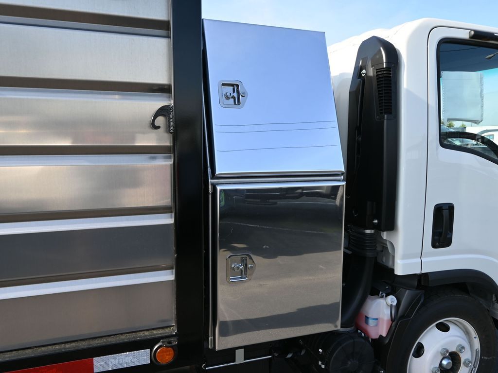 2024 Isuzu NPR HD 
